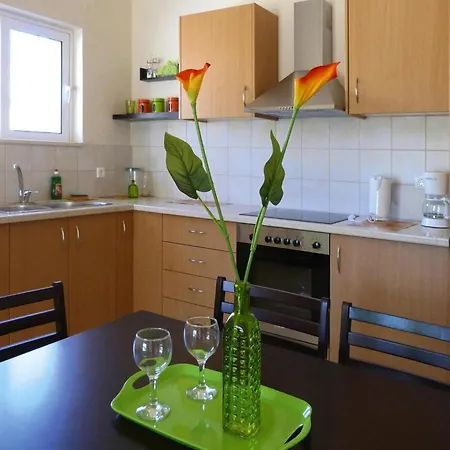 Villa In With Garden Nopigia
